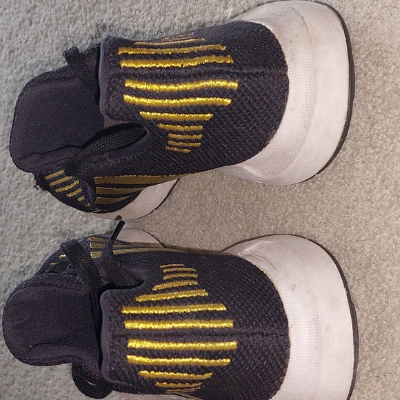 Adidas Black and Gold Runners Size 8W - Picture 4 of 8